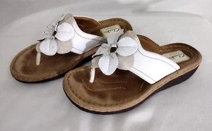 Clarks Artisan Women's Flip Flop Sandals 6.5M White Leather Floral Flower Slides - Picture 1 of 13