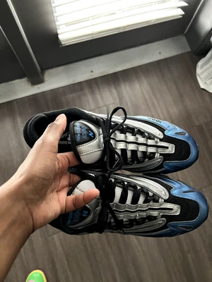 Size 9.5 US - New Balance 1000 Metallic Blue - Image 1 of 4