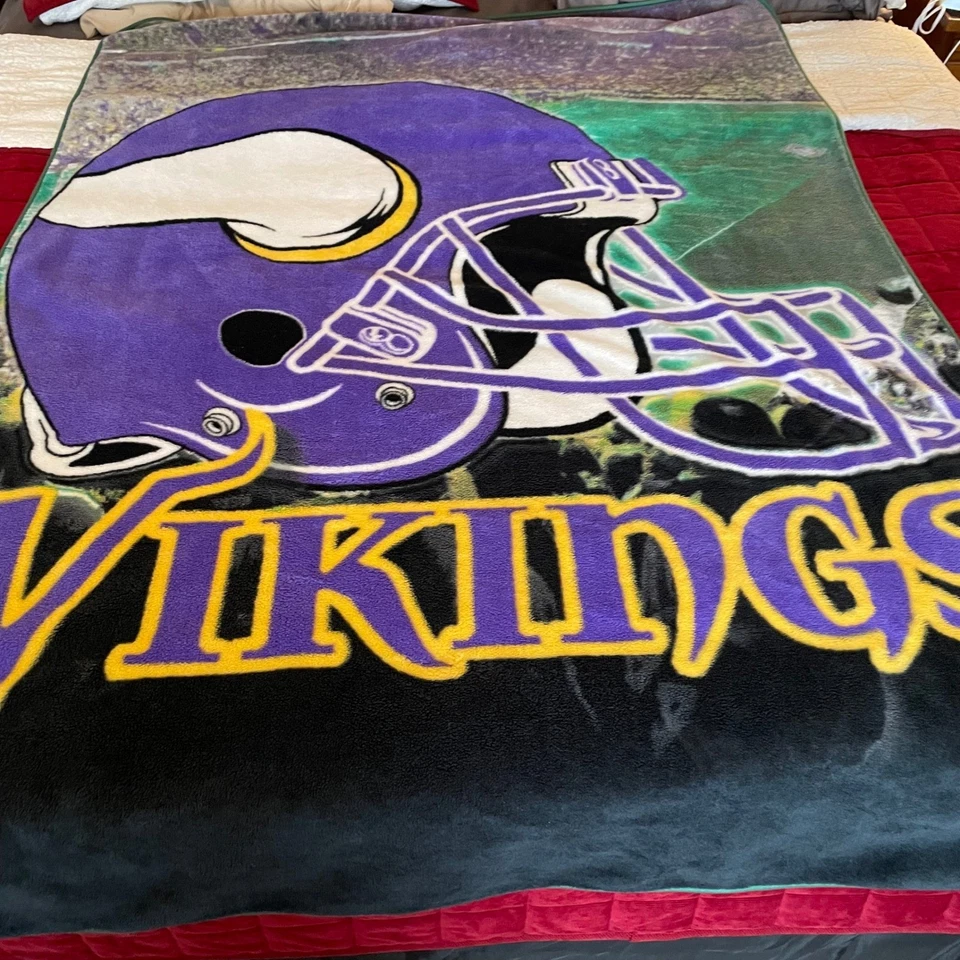 Minnesota Vikings Fleece Blanket NFL Football Team Helmet Logo Super Soft 53x76" - Image 1 of 1