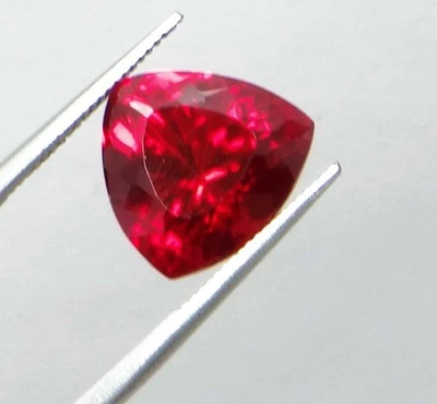 NATURAL 8.00 Cts PIGEON BLOOD RED RUBY TRILLION GEMSTONE CERTIFIED - Image 1 of 4