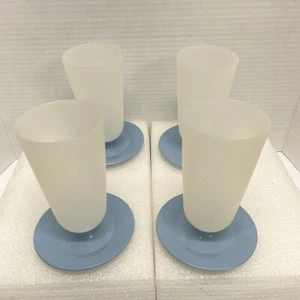 Juego de 4 tazas de patas de postre Tupperware perfectas con bases azules - Imagen 1 de 3
