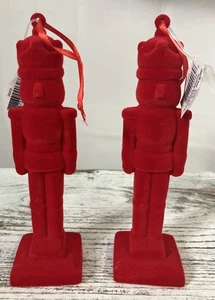 2 beflockte Spielzeugsoldaten rot Weihnachtsschmuck 7 Zoll Neu 2024 - Bild 1 von 4