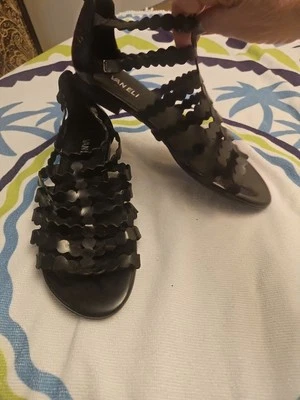 Vaneli 女式真皮黑色漆皮凉鞋高跟鞋 10 码最佳状态  — 第 1/4 张图片