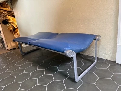 Banco Knoll Bruce Hannah y Andrew Morrison Foto 1 de 3