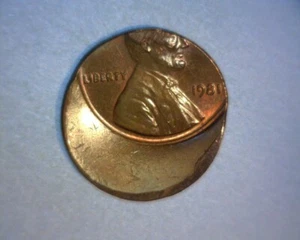 1981 LINCOLN CENT, 🌟40% OFF CENTER🌟"COPPER" 🌟 R/B🌟VERY NICE🌟US ERROR COIN - Picture 1 of 6