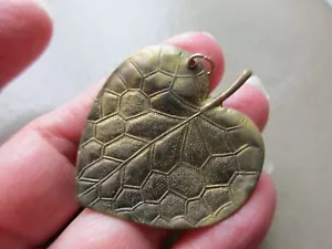 VINTAGE LARGE GOLD TONE PRETTY GARDEN LEAF FOB CHARM BRACELET PENDANT NECKLACE - Picture 1 of 2