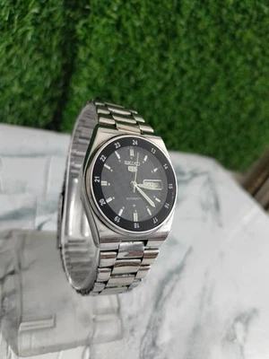 Seiko 5 Automatic 7009-3101 Day/Date Vinatge Mens's Watch - Image 1 of 4