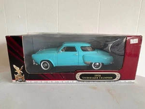 1950 Studebaker Road Signature Deluxe Edition Champion Light Blue Diecast 1/18 - Picture 1 of 3
