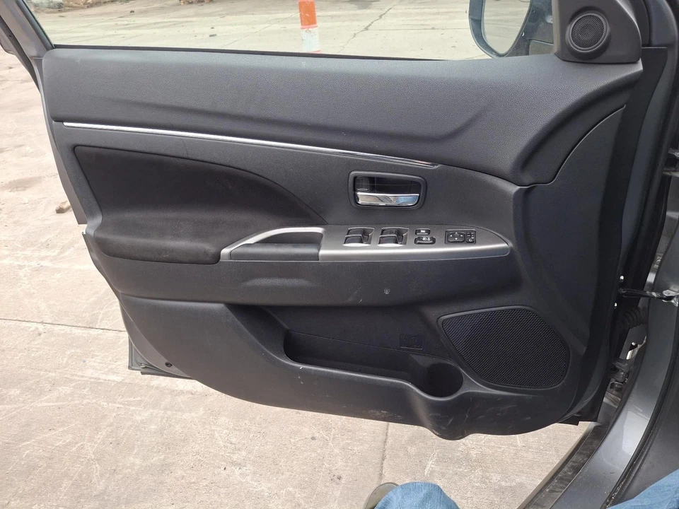Used Front Left Door Interior Trim Panel fits: 2020 Mitsubishi Outlander sport - Изображение 1 из 4