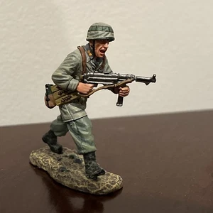 King & Country FJ005-07 “Returning Fire” Running With SMG - Picture 1 of 7