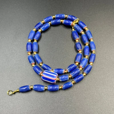 Hermosas cuentas de vidrio Chevron Trade veneciano, hermosas cuentas de colección. Foto 1 de 4