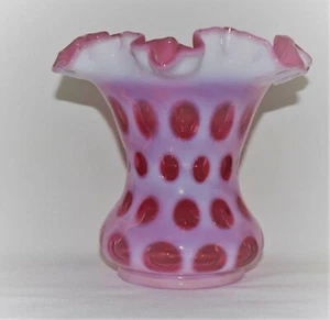 VINTAGE FENTON ART GLASS COIN DOT OPALESCENT RUFFLED EDGE VASE 6 1/4" TALL - Picture 1 of 8
