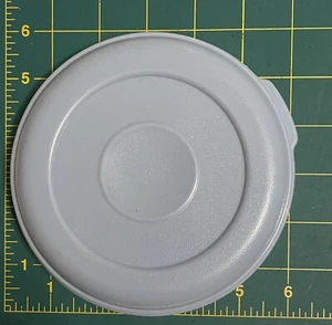 Rubbermaid Servin Saver Round #2 Blue Replacement 6" Diameter Lid - Picture 1 of 5