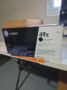 Cartucho de impresión de tóner negro original HP LaserJet 49X Q5949XD paquete doble.  - Imagen 1 de 3