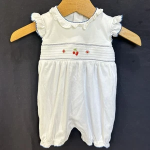 Kissy Kissy Premiere Baby Strampler Bubble Cherry gesmokt weiß & blau 6-9 Monate - Bild 1 von 10