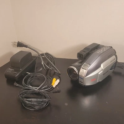Panasonic Palmcorder PV-L452D L452 VHS-C With Battery And Charger Works! - Image 1 of 4