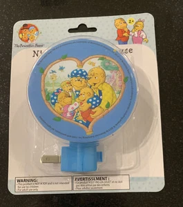 PBS Kids The Berenstain Bears LED Night Light Manuel On/Off Switch New - Picture 1 of 3