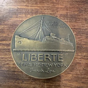 ART DECO FRENCH LINE Cruise « LIBERTE » LE HAVRE / NEW YORK BRONZE MEDAL - Picture 1 of 3