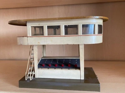 Marklin 13729/6 - Fabbricato Controllo Smistamento Convogli - Metallo Anni 40’ - Immagine 1 di 4