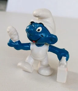 Pitufo Primeros Auxilios Pitufo Estuche Blanco con Cruz Roja PVC Figura 1980 Peyo Hong Kong - Imagen 1 de 5