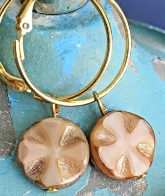 Pendientes de aro de oro y cruz de caramelo Picasso cuentas checas. Boho Chic Foto 1 de 4