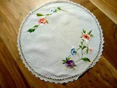 Linge ancien 1 Napperon coton  blanc rond brodé fleurs et dentelle    ( ref 16 ) - Photo 1/3