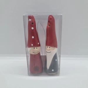 Novelty Mr And Mrs Gnome Salt And Pepper Shakers Boxed - Picture 1 of 9