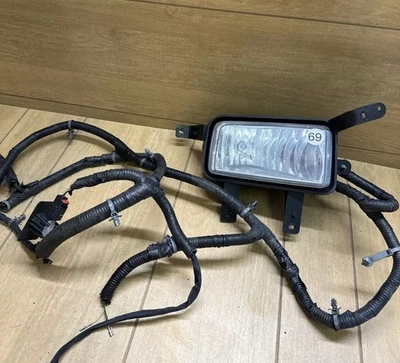 2015-2020 CHEVROLET TAHOE /GMC Yukon FRONT LEFT FOGLIGHT OEM 22936482 - Image 1 of 4