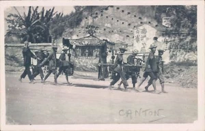 CHINA Cantón procesión de bodas RPPC 1920 - Imagen 1 de 2