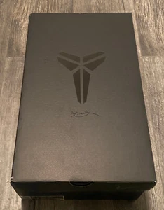 NIKE KOBE BRYANT VI PROTRO Reverse Grinch *nur Karton* Gr. 17 FV4921-600 Crimson - Bild 1 von 5