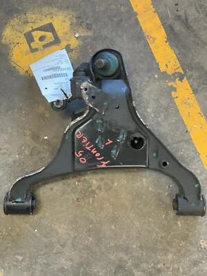 Brazo de control inferior delantero izquierdo NISSAN FRONTIER 05 06 - 16 17 18 19 20 21 22 23 24 Foto 1 de 3