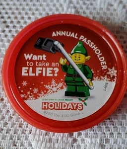 LEGOLAND PASSHOLDER 2021 HOLIDAYS POP BADGE * WANT TO TAKE AN ELFIE * - Picture 1 of 4