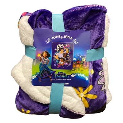 Encanto Sister Goals Cloud Throw con espalda de piel sintética, 50" x 60" Foto 1 de 2