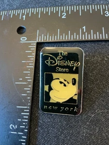 Disney Mickey Mouse Black and White Portrait The Disney Store New York pin (E3) - Picture 1 of 5