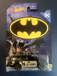 2022 Hot Wheels '07 Chevy Tahoe - 1:64 Batman Series, 1/5 Black - Picture 1 of 12