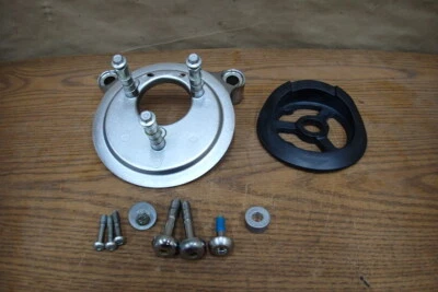 2015 HARLEY DAVIDSON TRI GLIDE FREEWHEELER INTAKE AIR CLEANER MOUNT 24000099 - Image 1 of 4