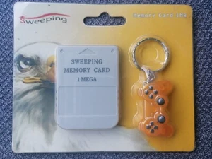 MEMORY CARD SWEEPING 1 MB MEGA + PORTACHIAVI KEYCHAIN JOYPAD GIALLO PLAYSTATION - Foto 1 di 2