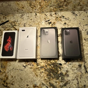 iPhone empty box lot - Photo 1 sur 9