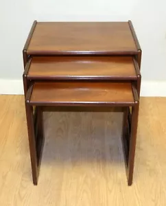 LOVELY GPLAN ART DECO BROWN TEAK NEST OF TABLES SET OF 3 - Foto 1 di 12