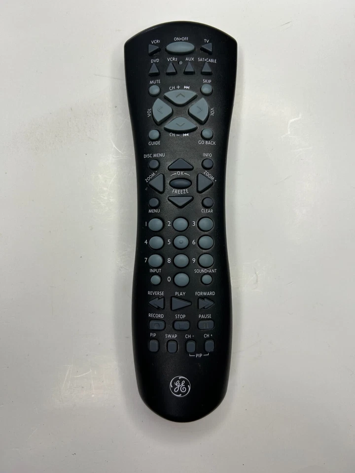 GE 257645 Universal Remote Control for VCR TV DVD AUX Satellite Cable D40GW10 - Image 1 of 3