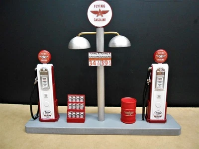 DIORAMA DE EXHIBICIÓN ISLA BOMBA DE GAS "FLYING A", 1:18, HECHO A MANO, NUEVO Foto 1 de 3