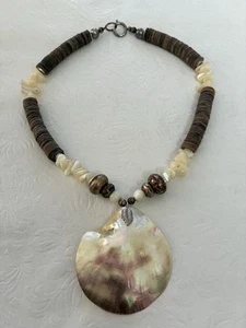 Vintage Summer Theme Beach Seashell Wood Beaded Pendant - Picture 1 of 6