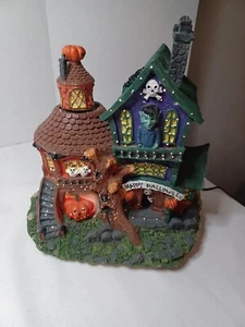 Casa embrujada vintage de fibra óptica de Halloween de 10" viernes 31 con caja - Imagen 1 de 15