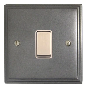 Interruptor de luz basculante intermedio G&H VP205 placa victoriana peltre 1 banda - Imagen 1 de 1