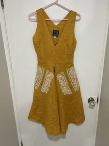 VTG Cynthia Rowley Dress Size 4 Yellow Linen Embroidered V-neck a-Line Midi - Picture 1 of 13