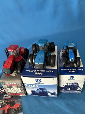 1/64 ERTL 2001-06- 07 Farm Show Edition Case STX440, NH TJ480 & T7040 Tractors - Image 1 of 4