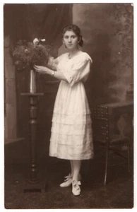 Foto postal retrato estudio adolescente joven años 20 belga sepia RPPC - Imagen 1 de 2