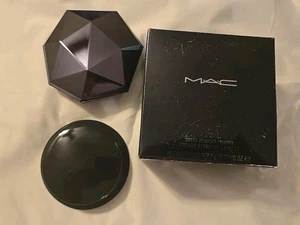 MAC Sheer Mystery Powder Poudre Retouche Express ~Light/Medium ~ FullSize BNIB - Picture 1 of 5