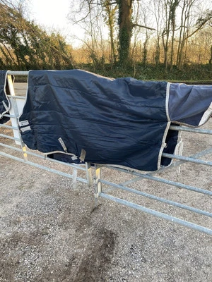 Amigo Insulator Stable Rug Weight 200 Gram With Neck Cover 6ft - Image 1 of 4