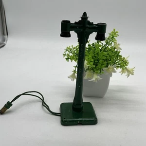 AMERICAN FLYER PREWAR O GAUGE METAL DOUBLE LAMP POST-LIGHTED -untested - Picture 1 of 9